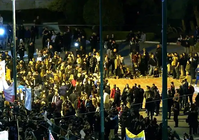 Συλλαλητήριο για τα Τέμπη: Live η κινητοποίηση στο Σύνταγμα από εργατικά κέντρα, ομοσπονδίες και συνδικάτα