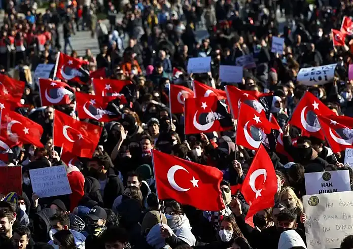 Τουρκία: Συνεχίζονται οι διαδηλώσεις για την προφυλάκιση του Εκρέμ Ιμάμογλου