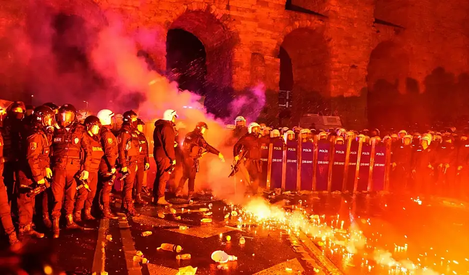 Προφυλακίστηκε ο Εκρέμ Ιμάμογλου με την κατηγορία της διαφθοράς – Μαζικές διαδηλώσεις σε πολλές πόλεις της Τουρκίας