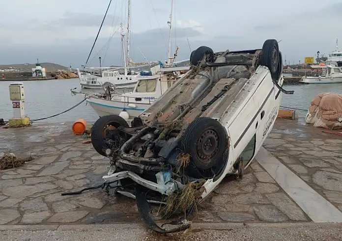 Πάρος, η επόμενη μέρα: Βούλιαξε στη λάσπη το νησί. Εικόνες που θυμίζουν βομβαρδισμένο τοπίο
