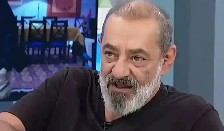 Συνελήφθη ο Αντώνης Καφετζόπουλος για κατοχή όπλων κρότου: «Είναι ψεύτικα, τα είχα για το θέατρο»