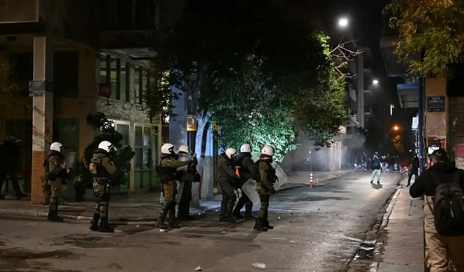 Εξάρχεια: Μεγάλη επιχείρηση της ΕΛ.ΑΣ. - Ισχυρές αστυνομικές δυνάμεις στην οδό Θεμιστοκλέους
