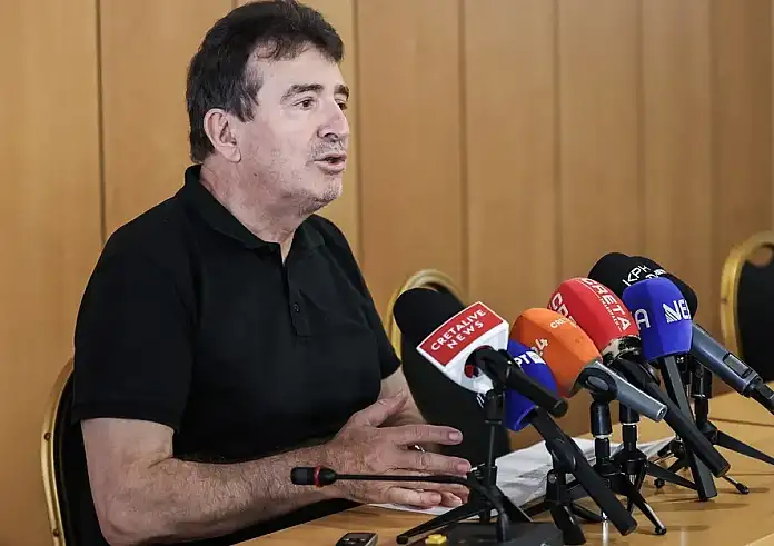 Xρυσοχοίδης: Απαγορεύονται οι συναυλίες στα Εξάρχεια