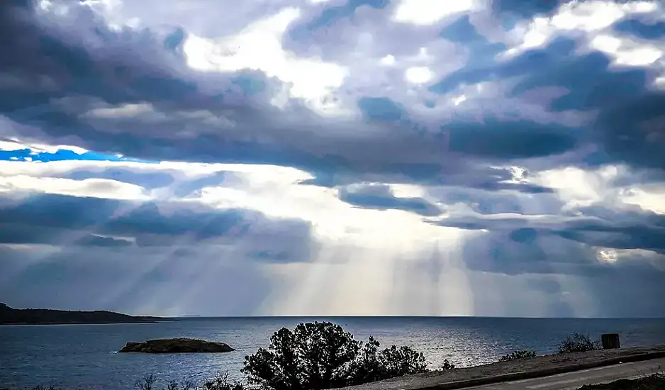 Τοπικές λασποβροχές, αφρικανική σκόνη και ζέστη μέχρι το Πάσχα