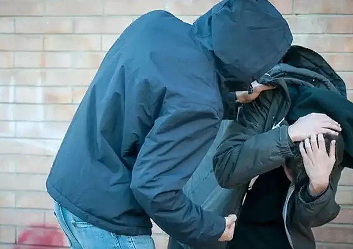 Πετρούπολη: Άγριος ξυλοδαρμός μαθητών Λυκείου έξω από σχολείο – Στο νοσοκομείο ένας 17χρονος