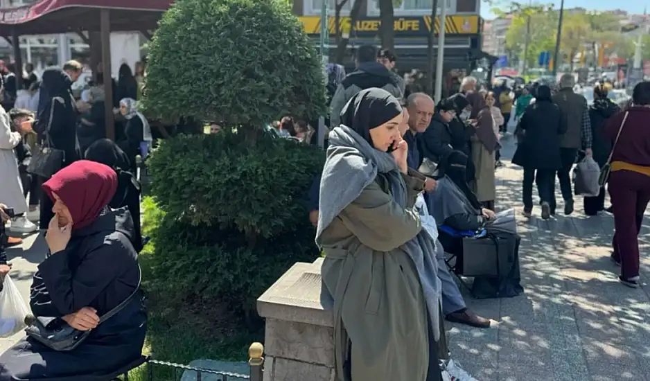 Κωνσταντινούπολη: Οι σεισμοί σπέρνουν τον πανικό - Στους δρόμους οι κάτοικοι - Ξυπνούν μνήμες του παρελθόντος
