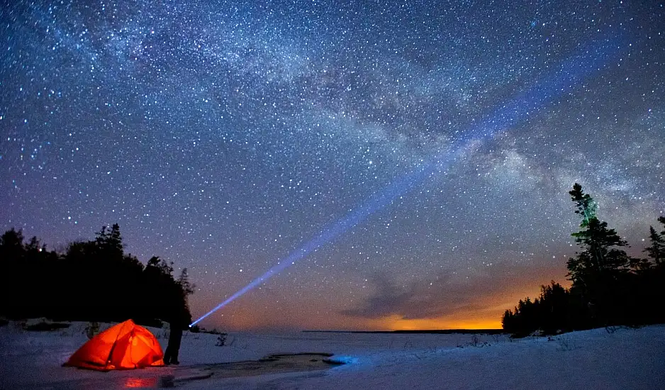Star bathing: Τι είναι και γιατί είναι η γνωστή τάση στα ταξίδια;