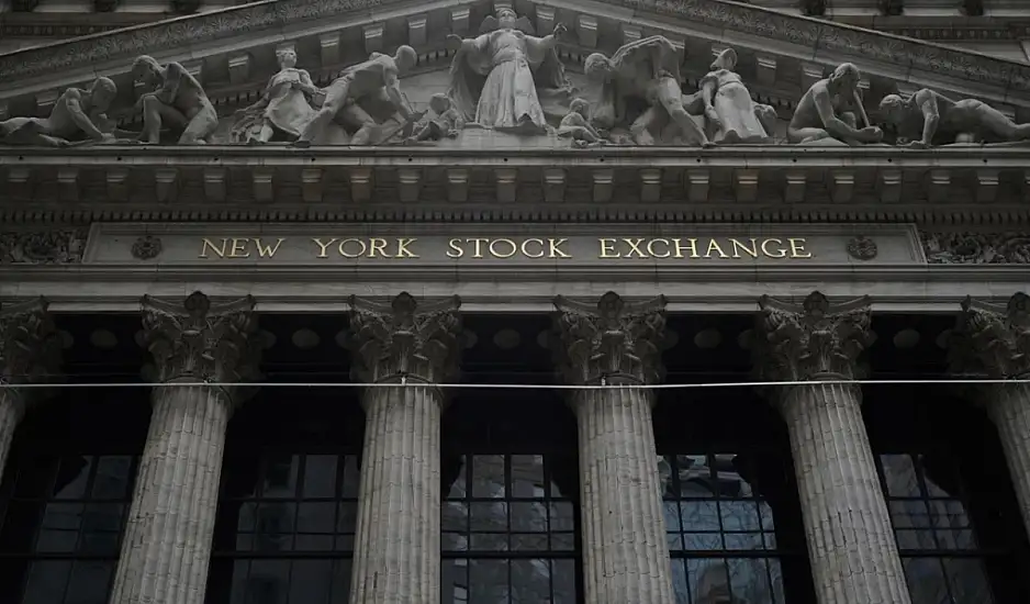 Καταρρέει η Wall Street εξαιτίας του εμπορικού πολέμου που εξαπέλυσε ο Τραμπ: Στρέφονται στον χρυσό οι επενδυτές