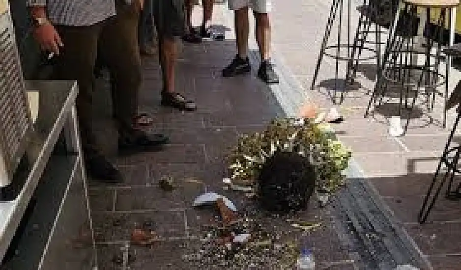 Πτώση γλάστρας στο Ενετικό Λιμάνι των Χανίων - Τραυματισμός τουρίστριας