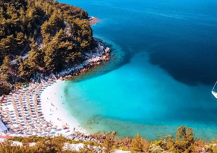 Ποιο είναι το νησί του Βορείου Αιγαίου που κατακλύζεται κάθε χρονο από τουρίστες