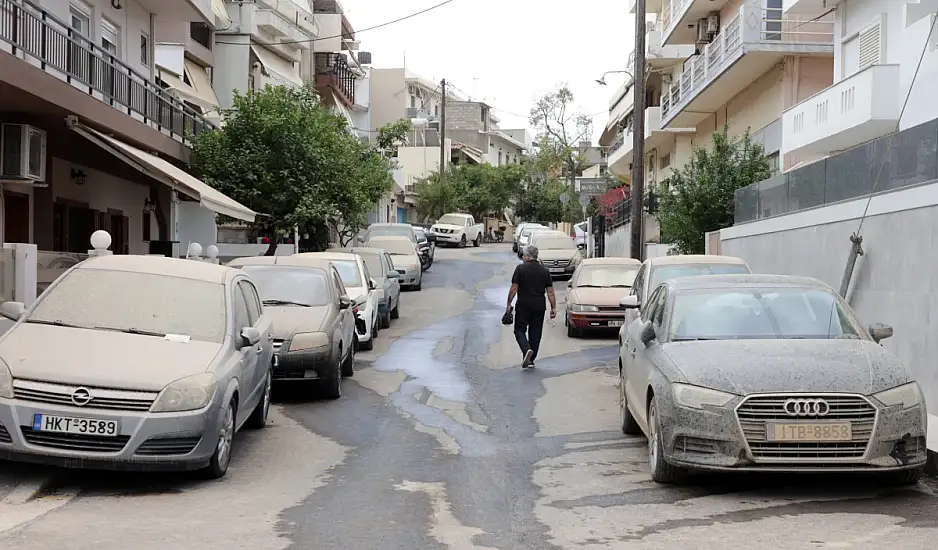 Πνίγηκε από την αφρικανική σκόνη το Ηράκλειο: Έπεσαν 21 κιλά ανά στρέμμα μόνο την Κυριακή