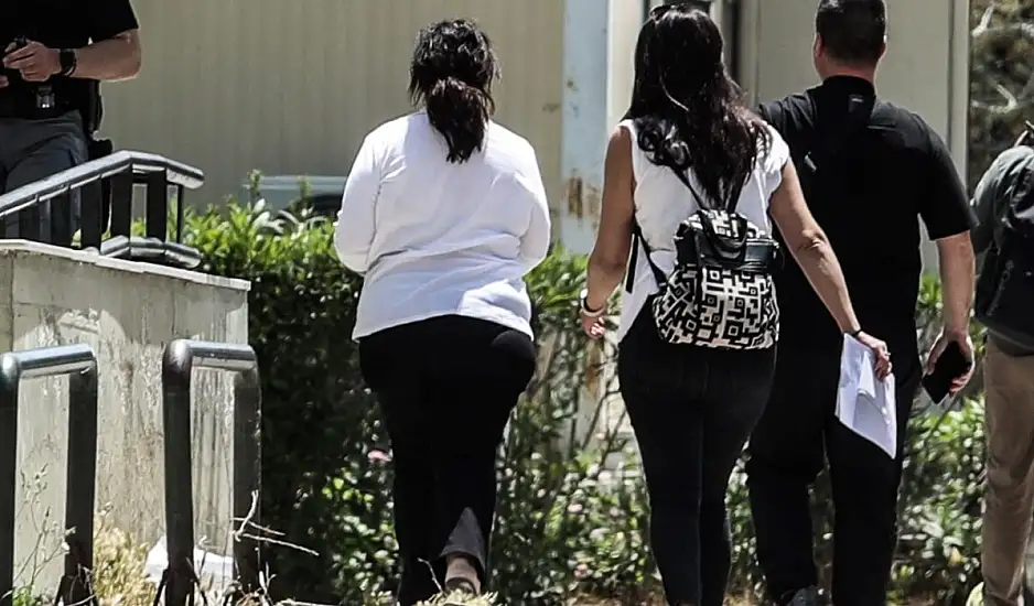 Δημοσιογράφος συνελήφθη για απάτη με τα ταξίδια στο Αμπού Ντάμπι - Τι ισχυρίζεται