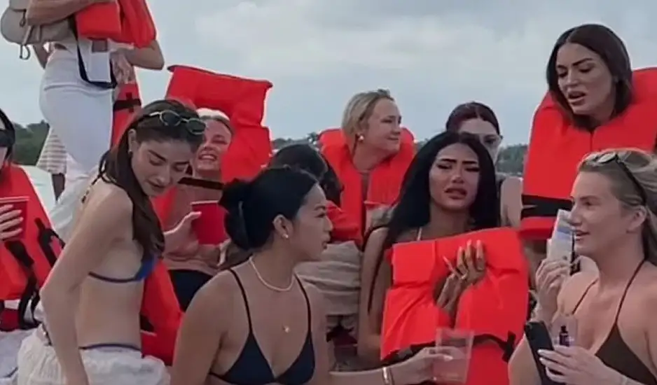 Χαμός στο Μαϊάμι: Πανάκριβο γιοτ γεμάτο με influencers βούλιαξε. Έσωζαν σαμπάνιες και πανηγύριζαν