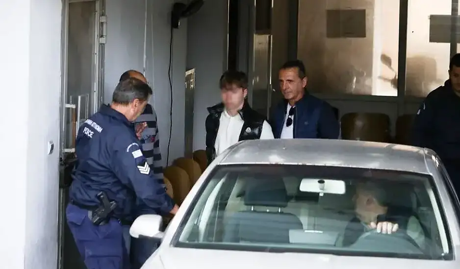 Προσωρινά κρατούμενος ο 17χρονος που σκότωσε 16χρονη στην Πολωνία – «Θέλει να δικαστεί στην Ελλάδα»