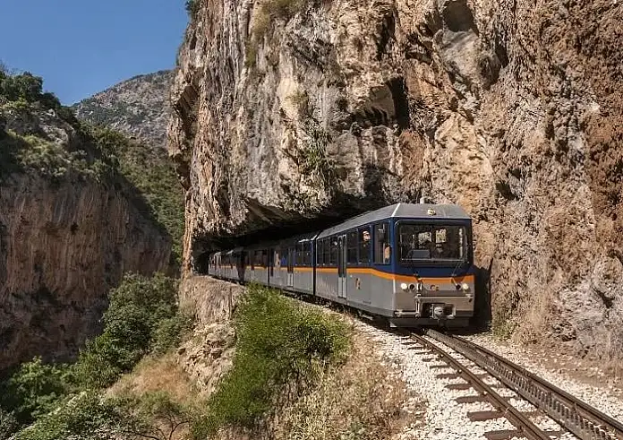 Καλάβρυτα: Αναστολή των δρομολογίων λόγω κατολίσθησης στον Οδοντωτό – Περιπέτεια για 105 επιβάτες