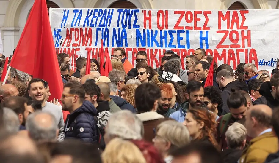 Πρωτομαγιά 2025: Σε εξέλιξη οι απεργιακές κινητοποιήσεις σε όλη τη χώρα – «Ή τα κέρδη τους ή οι ζωές μας»