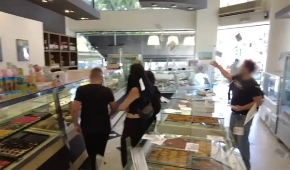 Θεσσαλονίκη: Παρέμβαση του Ρουβίκωνα σε ζαχαροπλαστείο