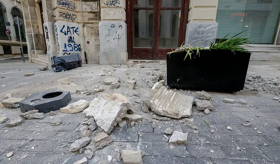 Spuren des Erdbebens auf Kreta Spuren des Erdbebens auf Kreta