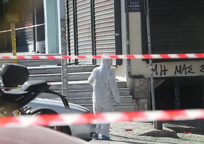 Φονική έκρηξη βόμβας στη Θεσσαλονίκη: Έφοδος της αστυνομίας στο κελί του ληστή με το τατουάζ