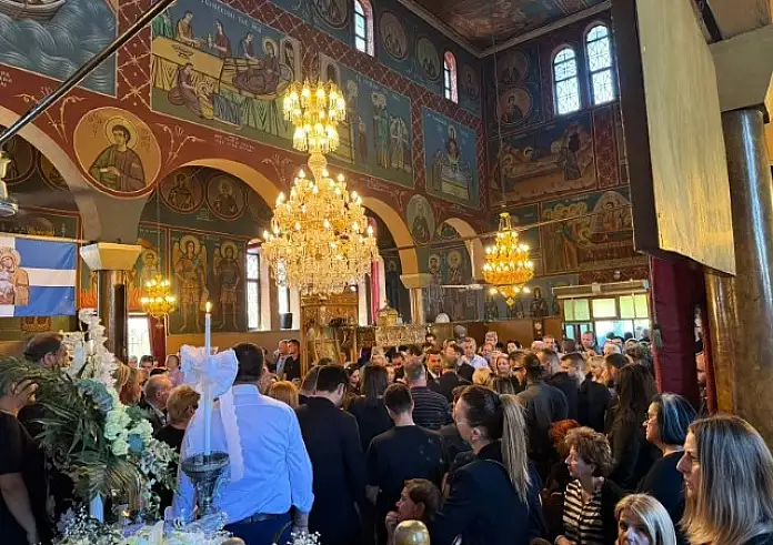 Τρίκαλα: Πόνος στην κηδεία του 30χρονου που πνίγηκε στη Λευκάδα