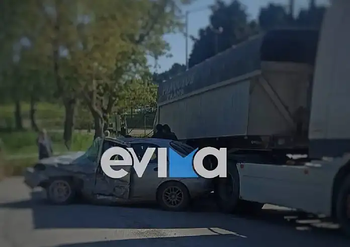 Εύβοια: Σφοδρή σύγκρουση αυτοκινήτου με φορτηγό – Ένας τραυματίας
