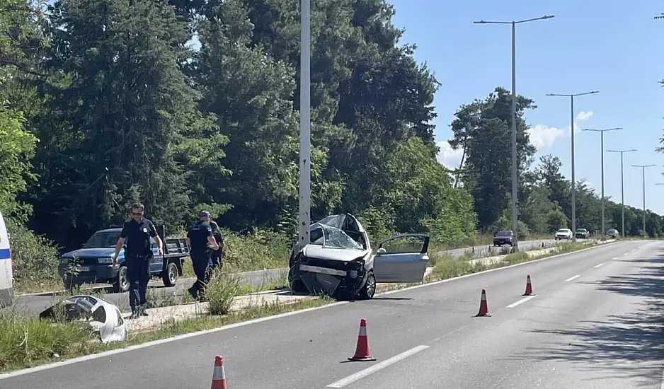 Τραγωδία έξω από τη Λάρισα: Αυτοκίνητο έπεσε σε κολόνα – Νεκρή νεαρή γυναίκα