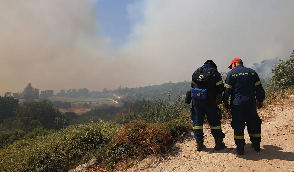 Φωτιά στη Χίο: Μεγάλη αναζωπύρωση στο βουνό Προβατά – Σε επιφυλακή η Πυροσβεστική
