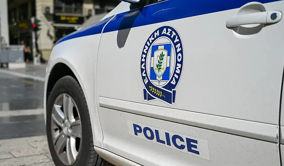 Θεσσαλονίκη: Το βίντεο της σύλληψης του 64χρονου που απειλούσε κόσμο με σπαθί