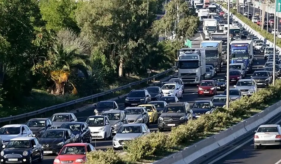 Κυκλοφοριακό χάος ακόμη ένα πρωινό στους δρόμους της Αττικής. Καθυστερήσεις έως 60′