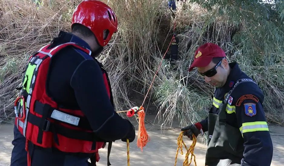 Ασπρόπυργος: Φωτιά σε χαμηλή βλάστηση - Χρήση εναέριων μέσων