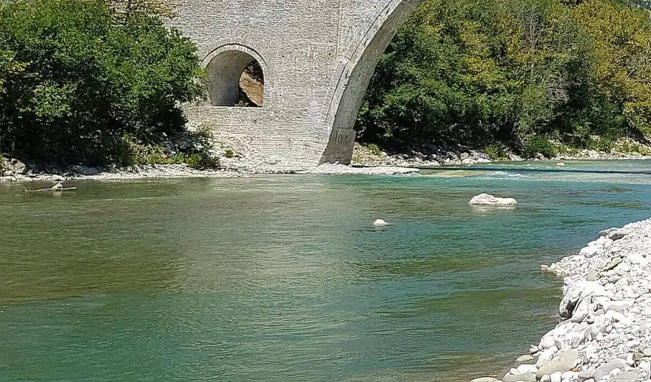 Πάτρα: Διασωληνωμένα τα δύο παιδιά που παρασύρθηκαν στον Άραχθο – Τι έδειξε η αξονική