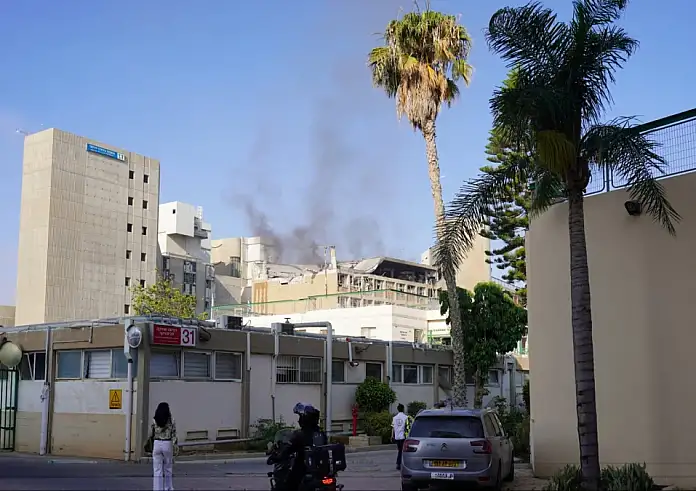 Μέση Ανατολή: Βροχή ιρανικών πυραύλων έπληξε το Ισραήλ.  Χτυπήθηκε νοσοκομείο στην Μπερ Σεβά