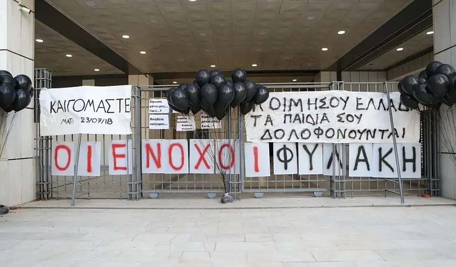 Καθίστε λίγο να δούμε τις χειροπέδες: Στον Άρειο Πάγο οδηγείται η τραγωδία στο Μάτι