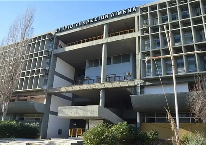 Θρίλερ στην Πάτρα: 43χρονος βρέθηκε κρεμασμένος στο παλιό λιμεναρχείο