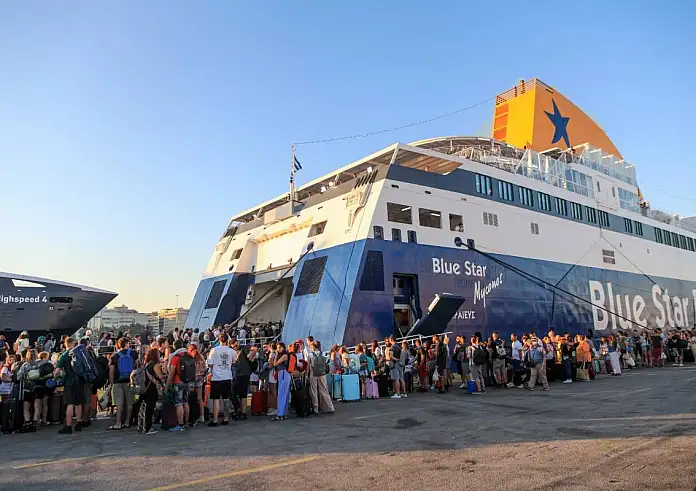 Με πληρότητα 100% αναχωρούν τα πλοία για τα νησιά