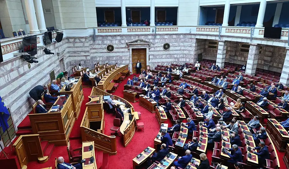 Βουλή – Προανακριτική για τα Τέμπη: Κόντρες με την έναρξη της συνεδρίασης