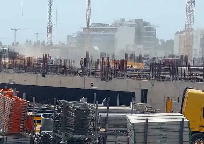 Νότια Προάστια για έργα στο Ελληνικό: «Πνιγόμαστε στη σκόνη και το χώμα»