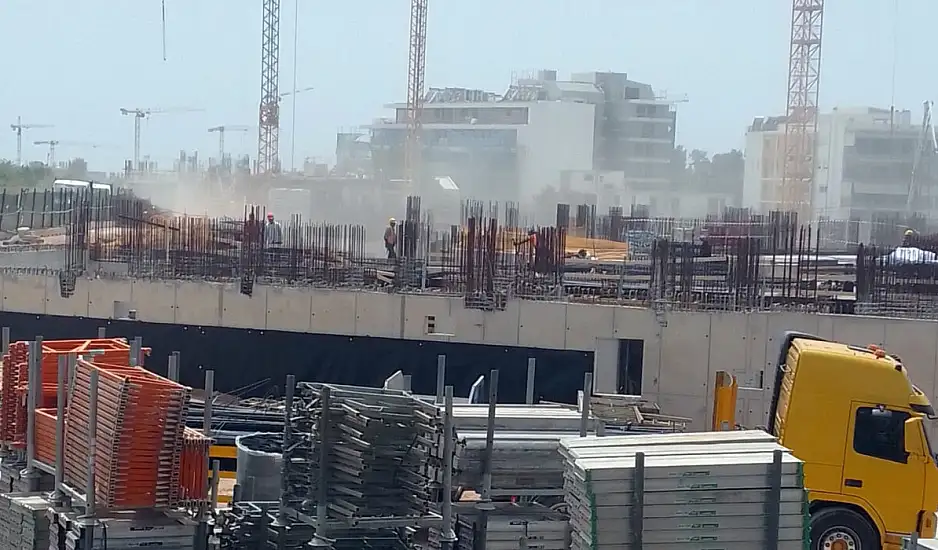 Νότια Προάστια για έργα στο Ελληνικό: «Πνιγόμαστε στη σκόνη και το χώμα»