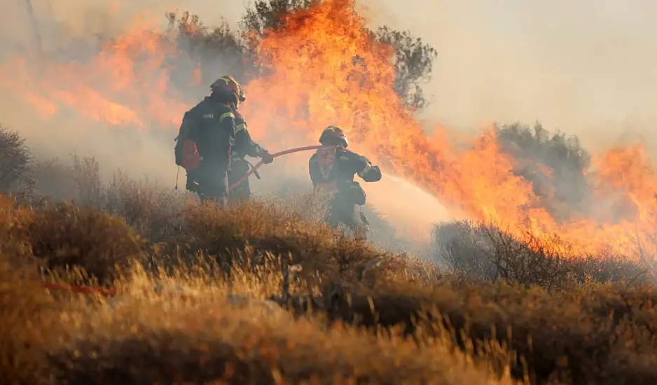 Φωτιά στην Ιεράπετρα: Πάνω από 12.000 στρέμματα έγιναν στάχτη – Συνεχίζεται η μάχη με τις αναζωπυρώσεις