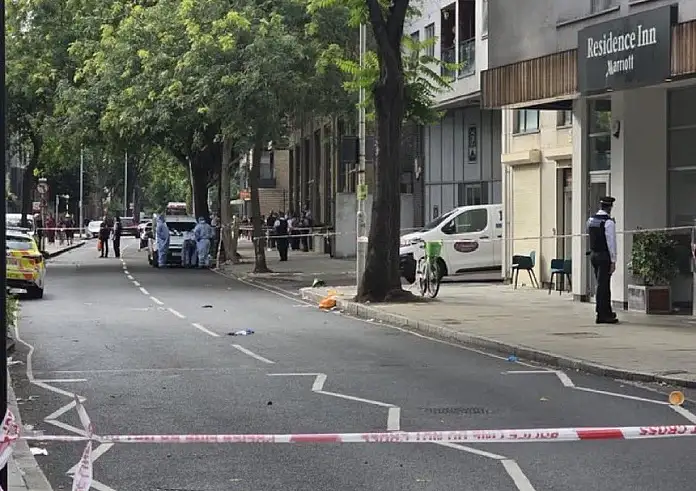 Πανικός στο Λονδίνο: Δύο νεκροί από τυφλή επίθεση με μαχαίρι – Ο δράστης επιτέθηκε χωρίς λόγο