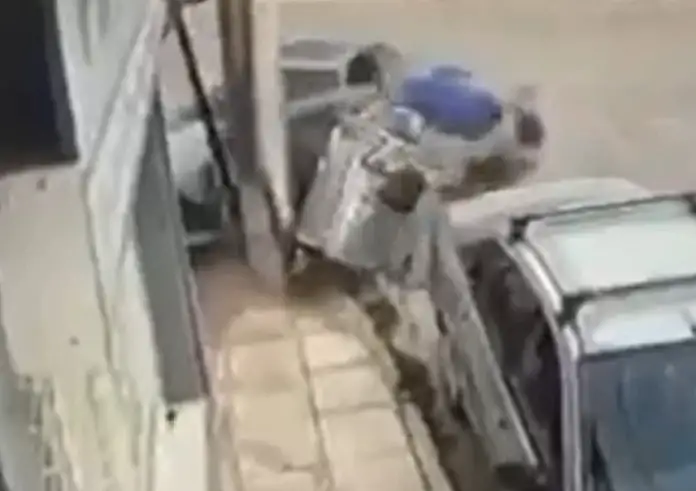 Ίλιον: 42χρονος παρέσυρε 9χρονο και δύο ηλικιωμένους - Βίντεο