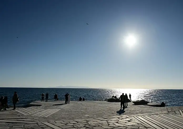 Καιρός: Πότε υποχωρεί ο καύσωνας - Τί αναφέρουν μετεωρολόγοι και ΕΜΥ
