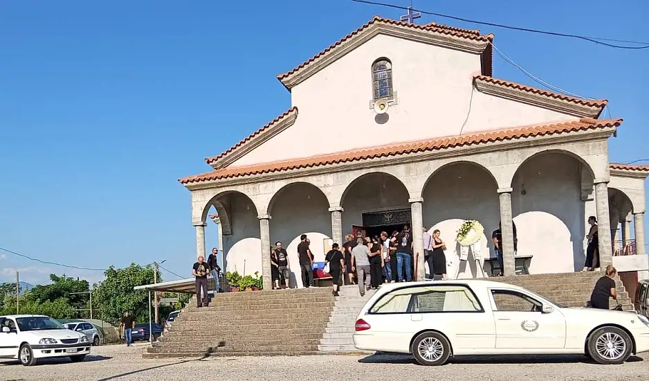 Αγρίνιο: Θλίψη και δάκρυα στην κηδεία της 2χρονης Αλεξάνδρας