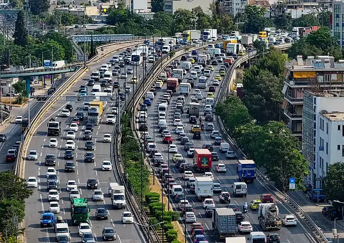 Κυκλοφοριακό χάος στον Κηφισό – Ουρές 12 χιλιομέτρων στην άνοδο, καθυστερήσεις στην Αττική Οδό