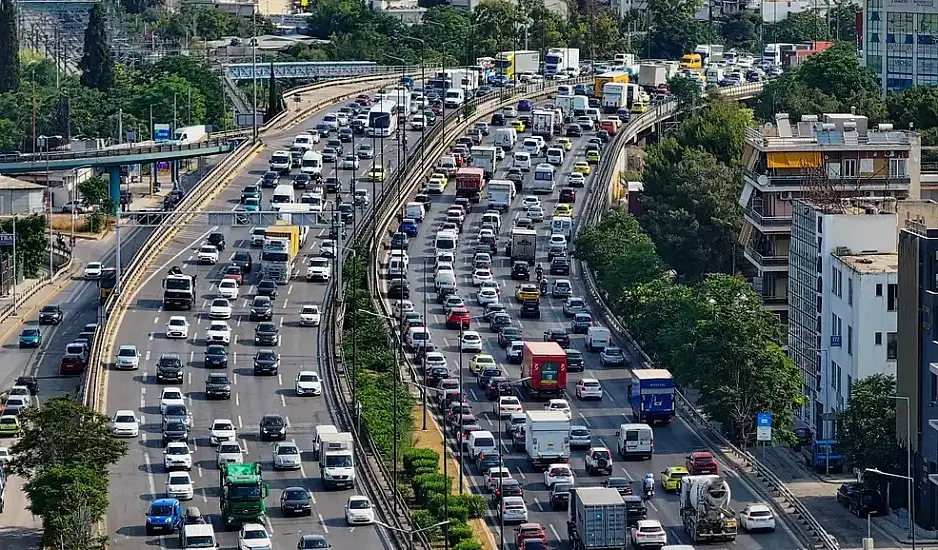 Κυκλοφοριακό χάος στον Κηφισό – Ουρές 12 χιλιομέτρων στην άνοδο, καθυστερήσεις στην Αττική Οδό