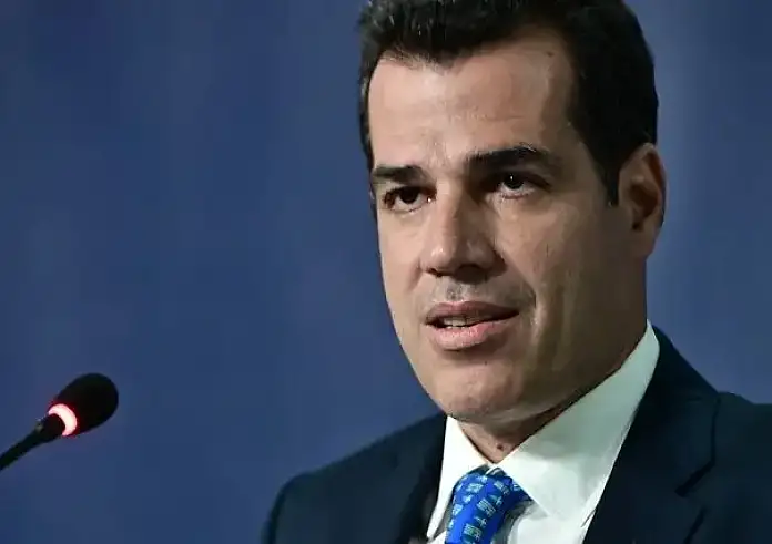 Πλεύρης: Κομμένο το μενού με κρέας και ψάρι. Το υπουργείο Μετανάστευσης δεν είναι ξενοδοχείο