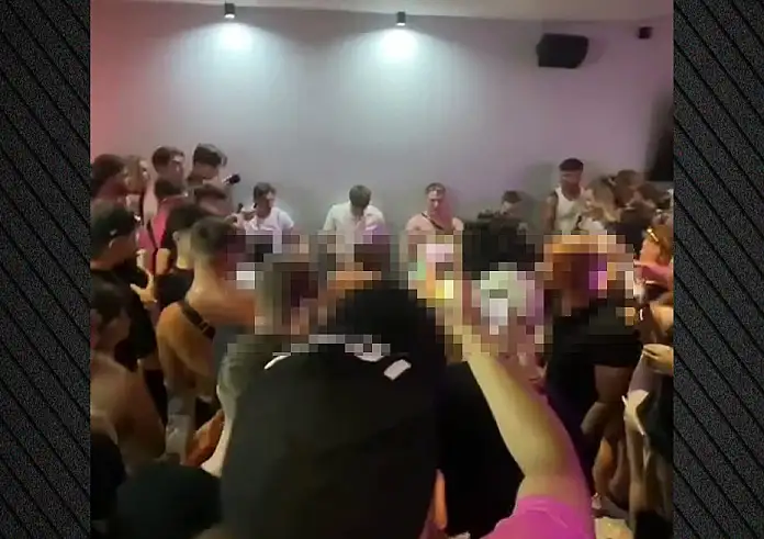 Η ανακοίνωση του Δήμου Ζακύνθου για το βίντεο με τον διαγωνισμό στοματικού έρωτα μέσα σε κλαμπ