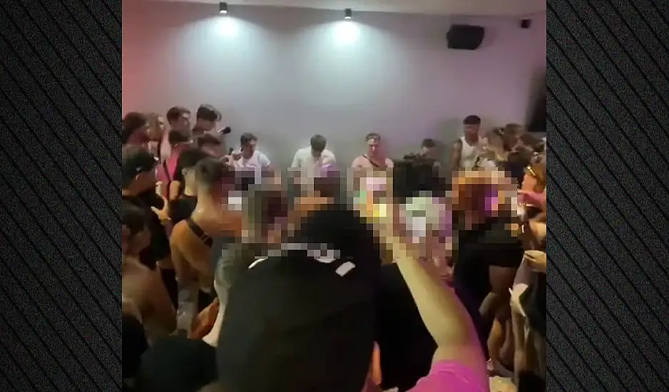 Η ανακοίνωση του Δήμου Ζακύνθου για το βίντεο με τον διαγωνισμό στοματικού έρωτα μέσα σε κλαμπ