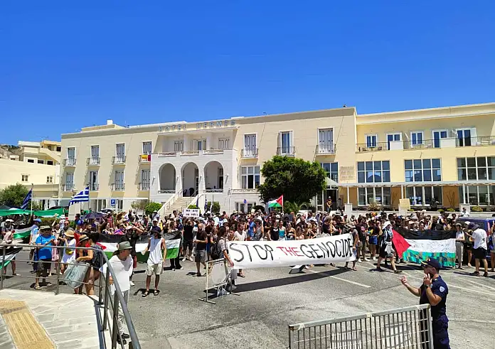 Σύρος: Μπλόκο σε κρουαζιερόπλοιο που μετέφερε τουρίστες από το Ισραήλ