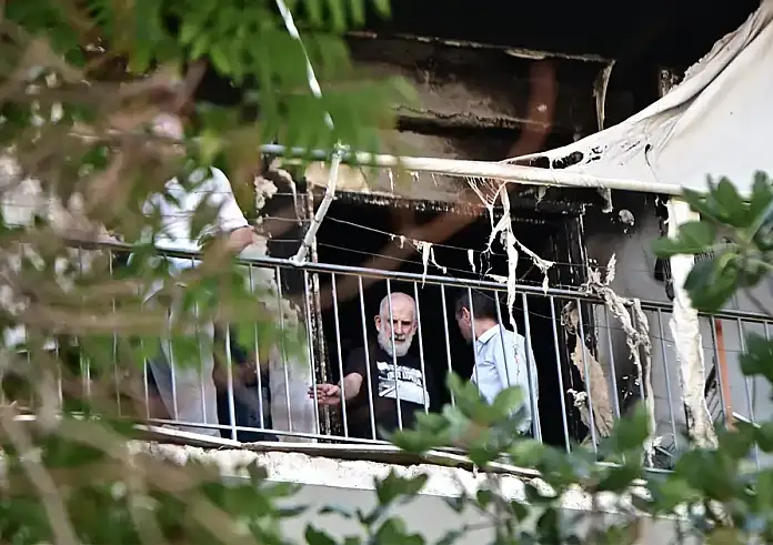 Νέες φωτογραφίες από το καμένο διαμέρισμα του Πέτρου Φιλιππίδη – Αυτοψία για τη μυστηριώδη πυρκαγιά